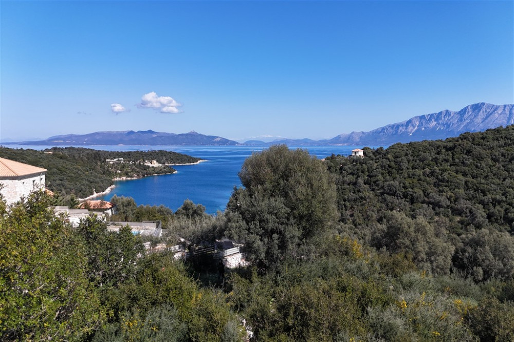 Meganisi LandwLicense3Houses01.jpg